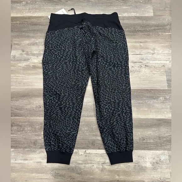 Lululemon Dance Studio Mid-Rise Jogger  Leopard Warp Black Multi sz 16 - Picture 5 of 11